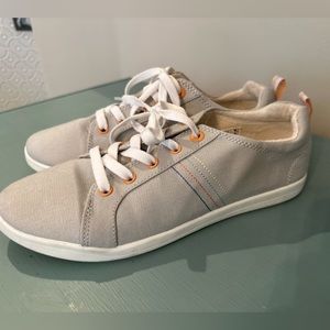 Vionic Beach Stinson Sneakers 10 gray